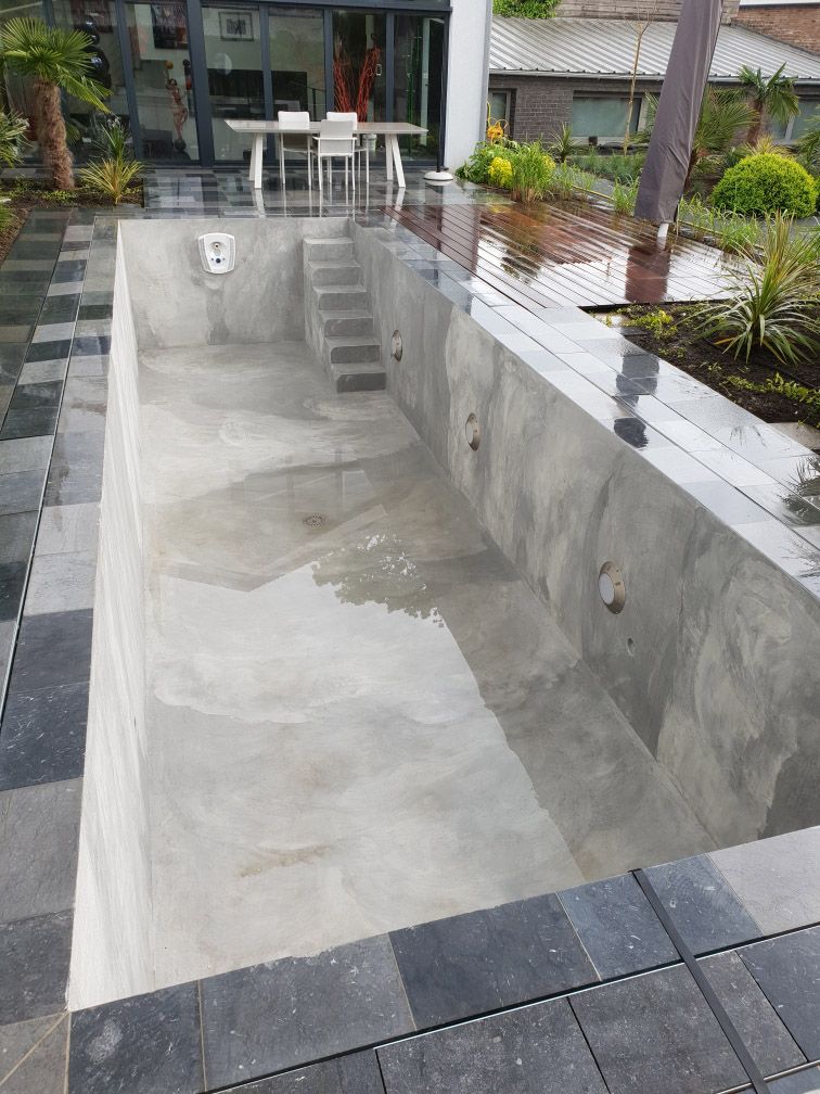 Medenceépítés: beton, fólia vagy lőttbeton?