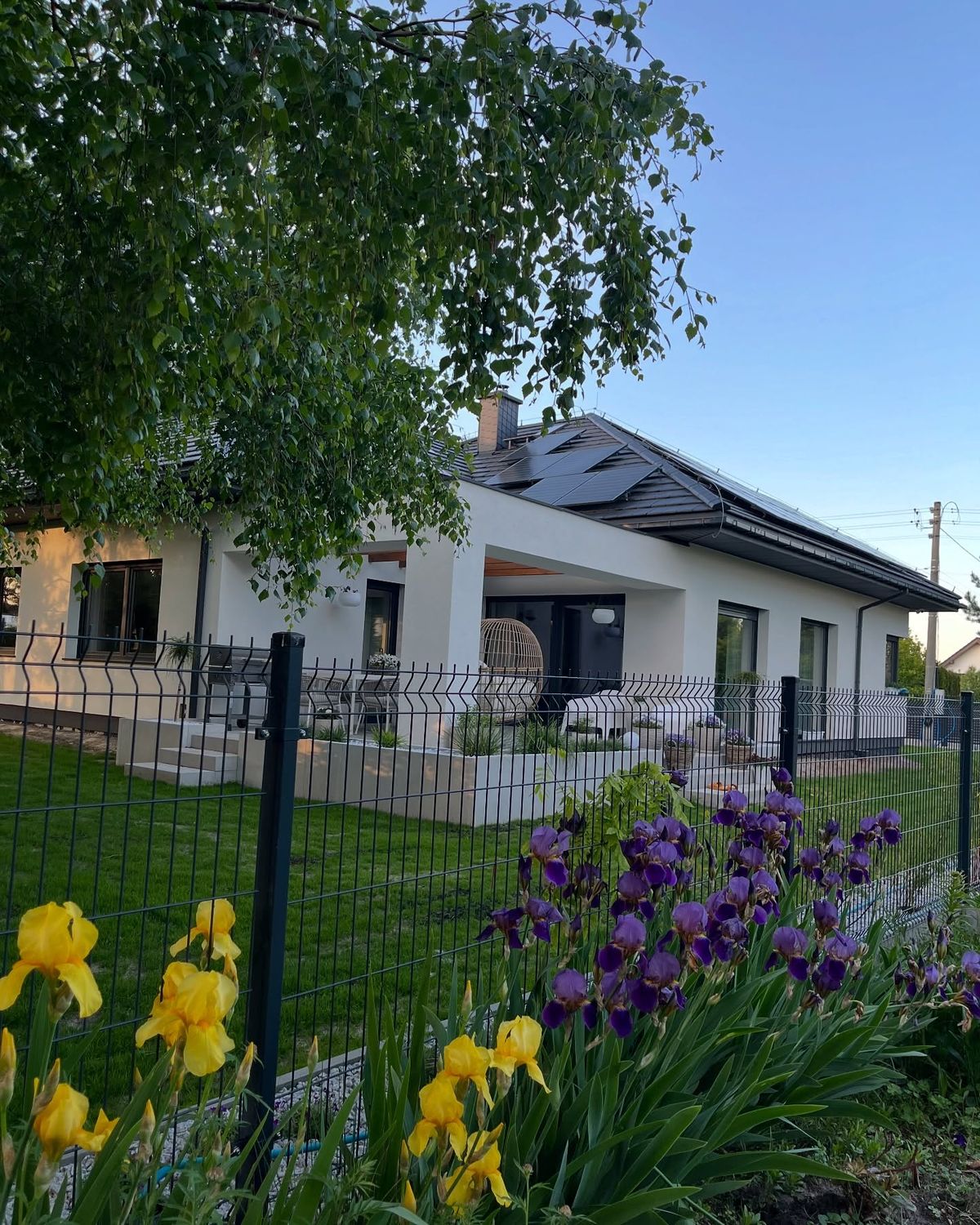 Gyors kerítésépítés okosan: tippek táblás kerítéselemekhez